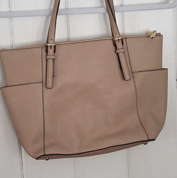 Michael Kors Medium Jet Set Top Handle Tote Bag - Picture 5 of 15